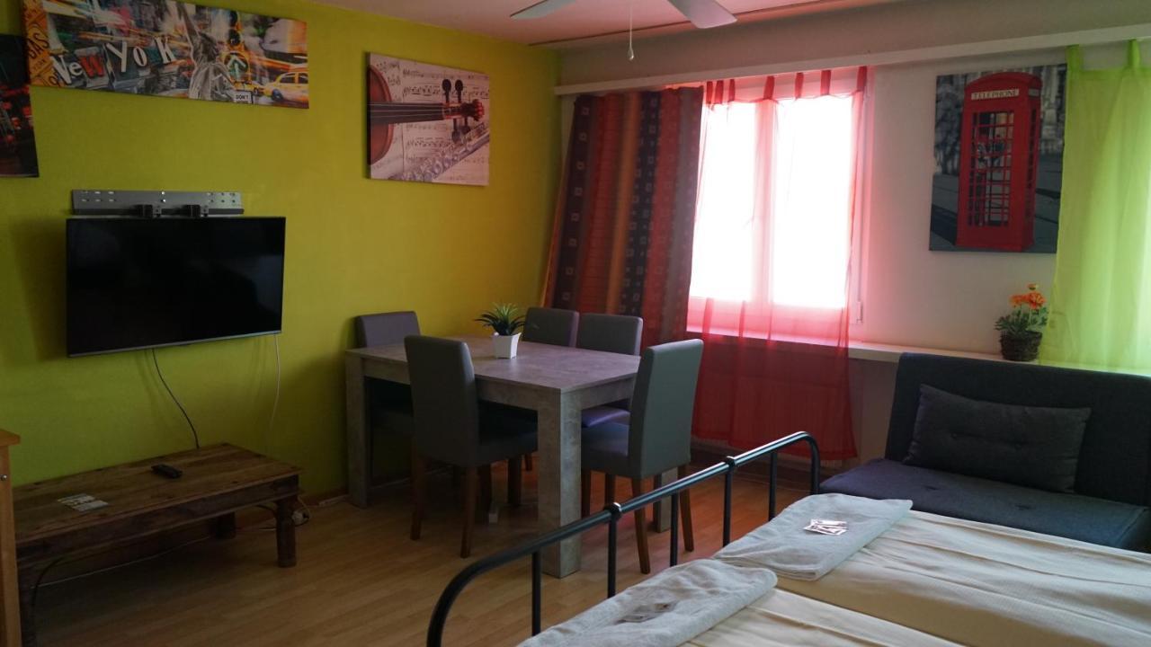 Hotel & Backpackers Zak ชาฟเฮาเซน ภายนอก รูปภาพ
