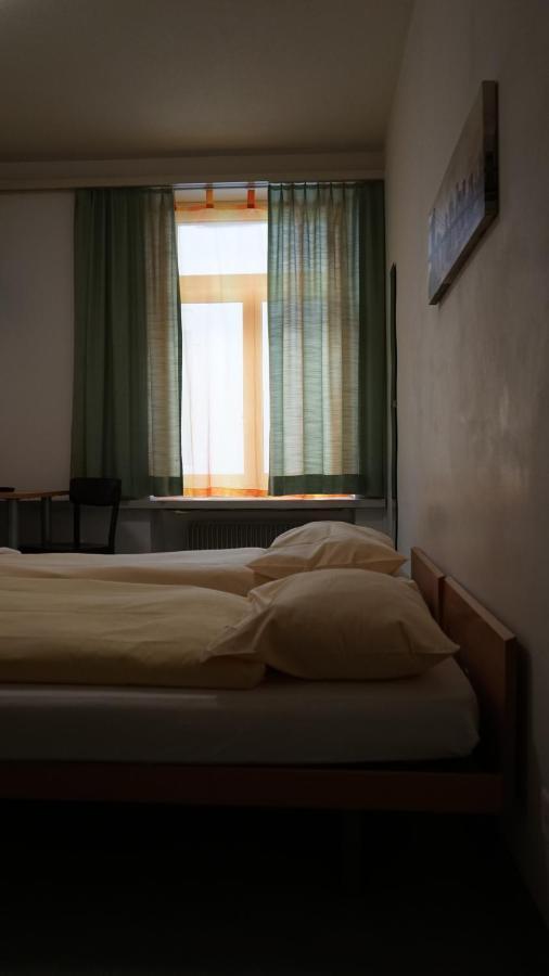 Hotel & Backpackers Zak ชาฟเฮาเซน ภายนอก รูปภาพ