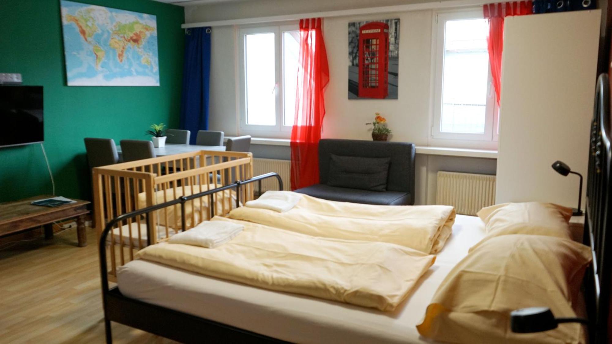 Hotel & Backpackers Zak ชาฟเฮาเซน ภายนอก รูปภาพ