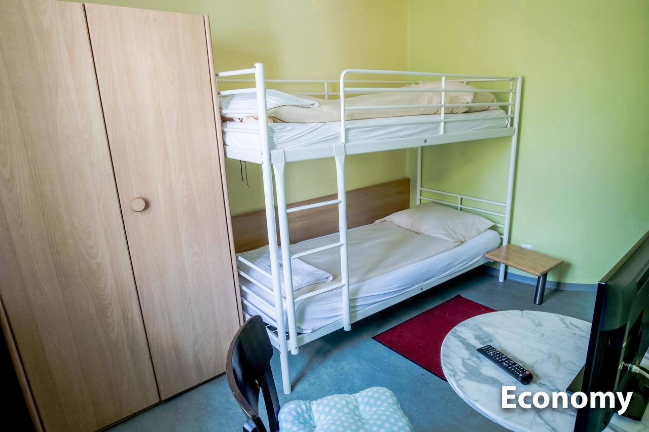 Hotel & Backpackers Zak ชาฟเฮาเซน ภายนอก รูปภาพ