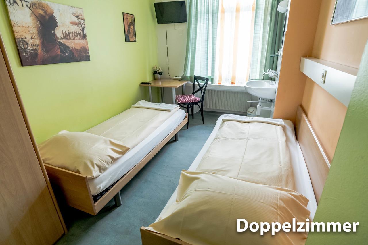 Hotel & Backpackers Zak ชาฟเฮาเซน ภายนอก รูปภาพ