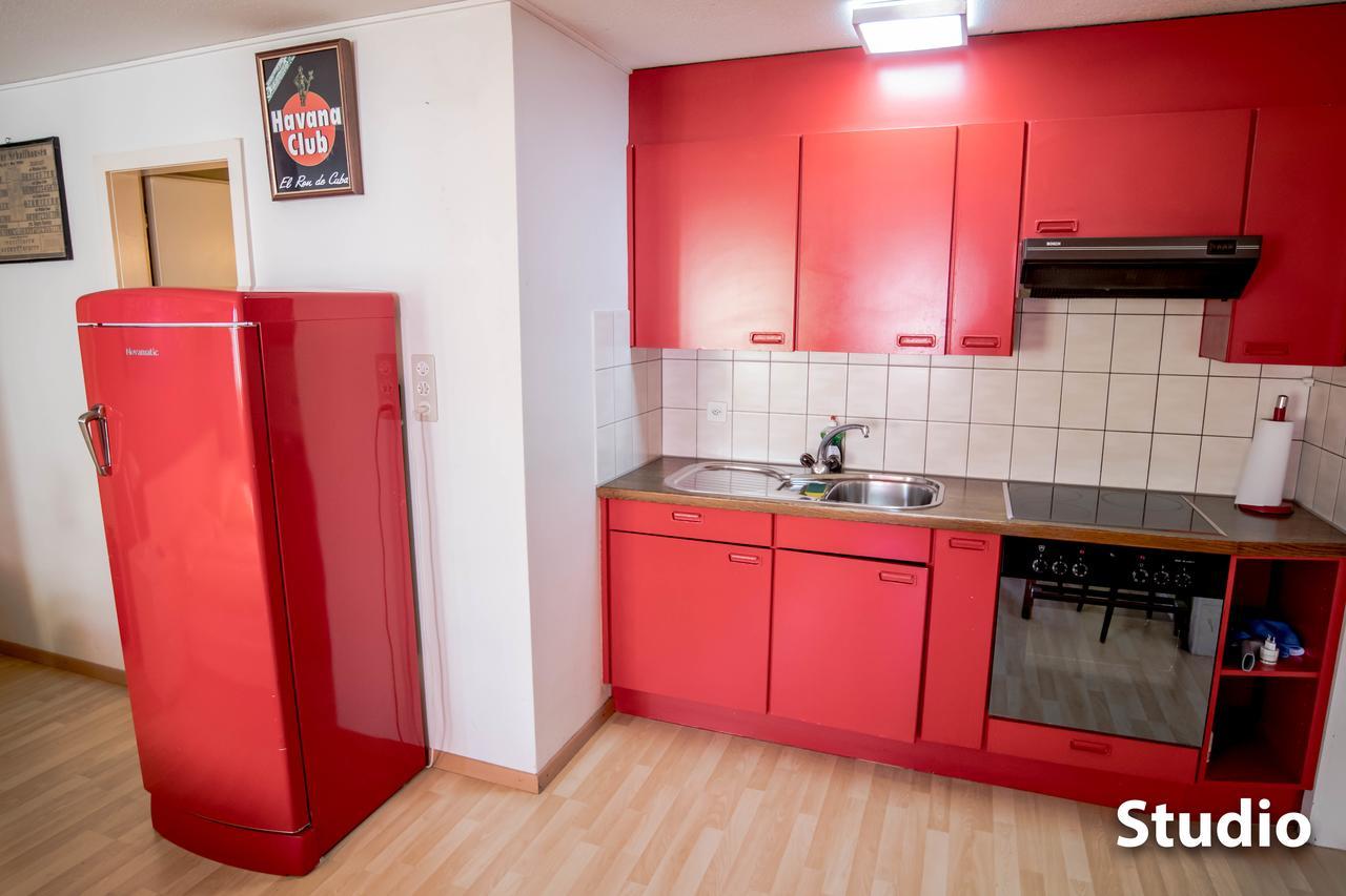 Hotel & Backpackers Zak ชาฟเฮาเซน ภายนอก รูปภาพ