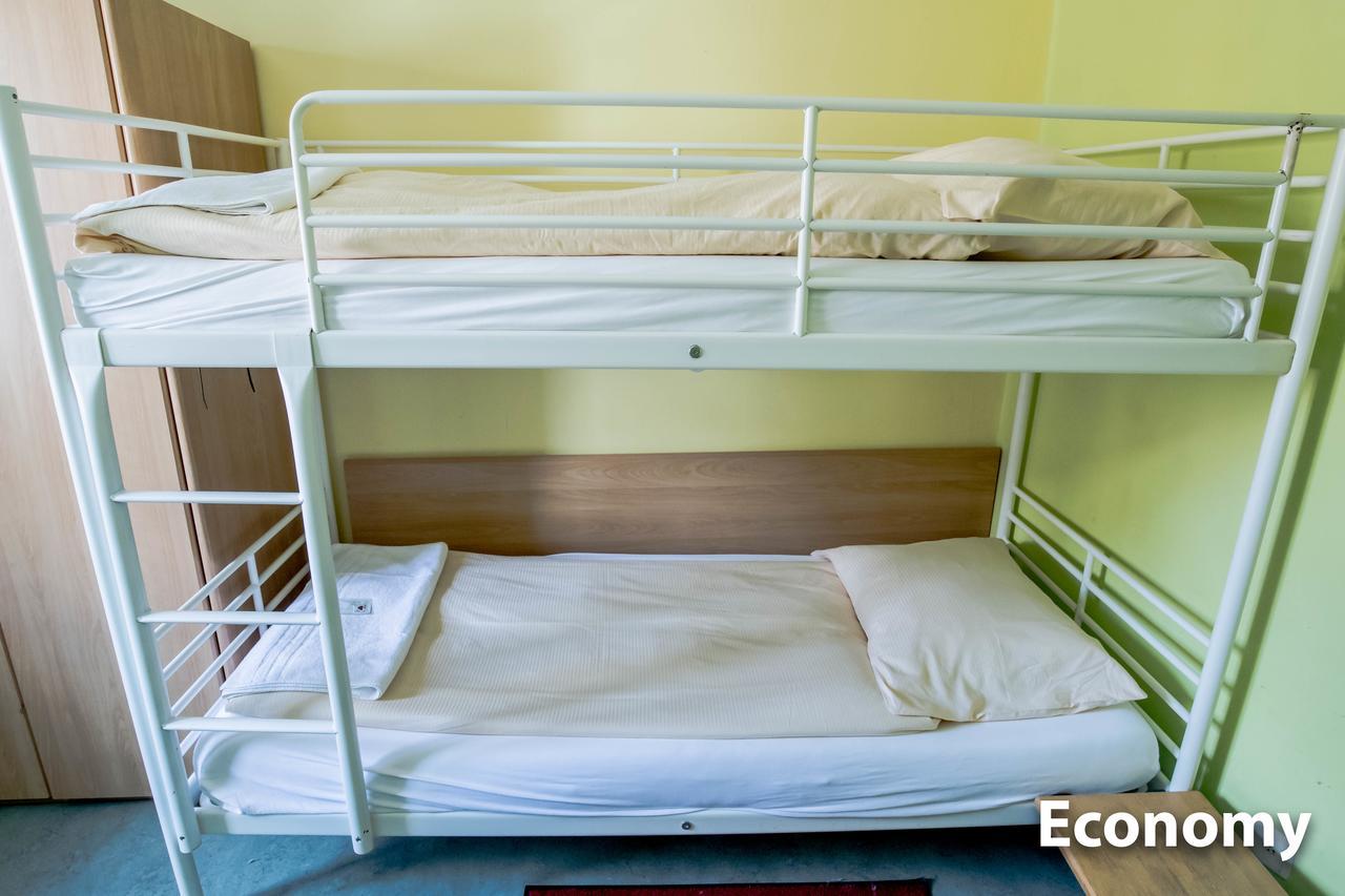 Hotel & Backpackers Zak ชาฟเฮาเซน ภายนอก รูปภาพ
