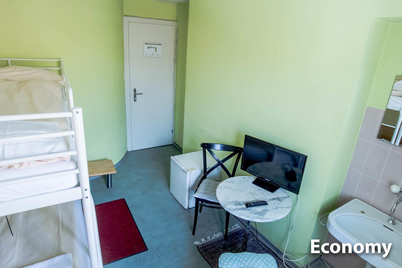 Hotel & Backpackers Zak ชาฟเฮาเซน ภายนอก รูปภาพ