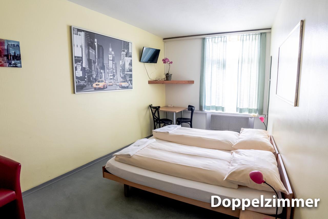 Hotel & Backpackers Zak ชาฟเฮาเซน ภายนอก รูปภาพ