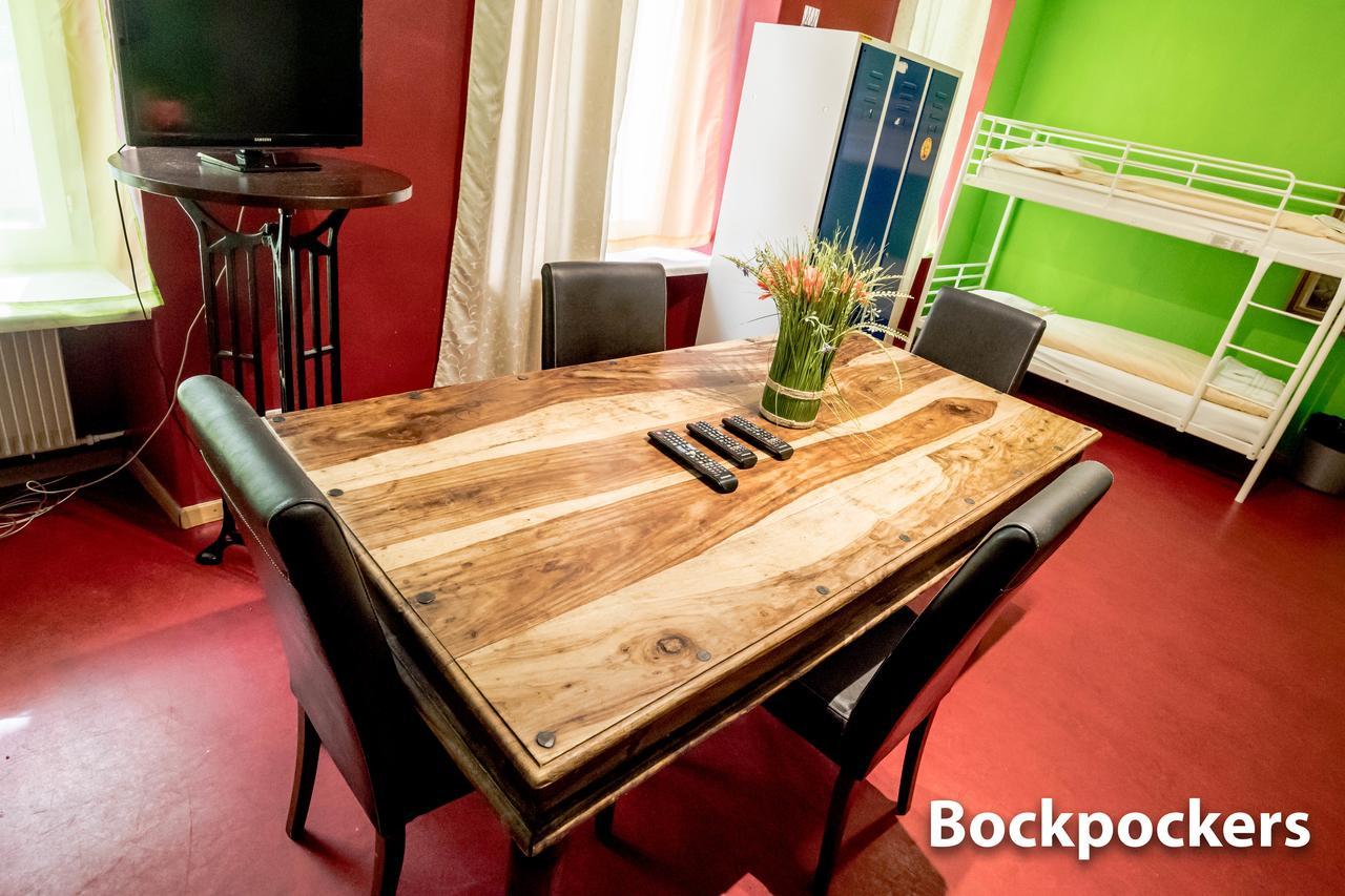 Hotel & Backpackers Zak ชาฟเฮาเซน ภายนอก รูปภาพ