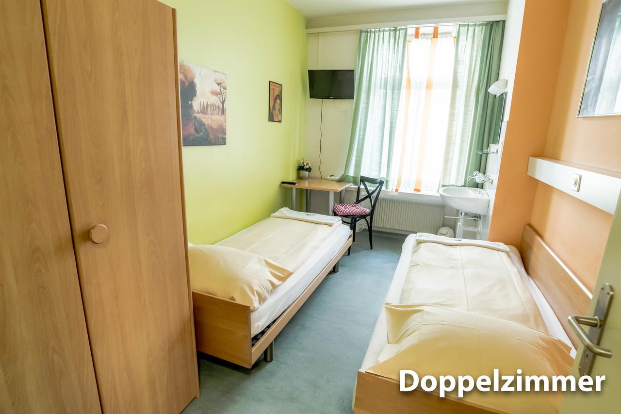 Hotel & Backpackers Zak ชาฟเฮาเซน ภายนอก รูปภาพ