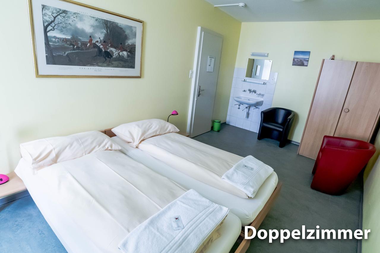 Hotel & Backpackers Zak ชาฟเฮาเซน ภายนอก รูปภาพ