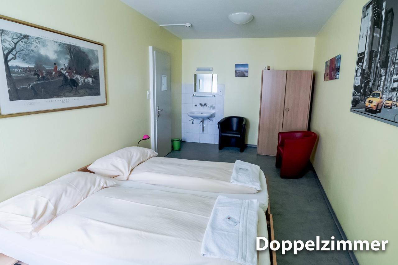 Hotel & Backpackers Zak ชาฟเฮาเซน ภายนอก รูปภาพ