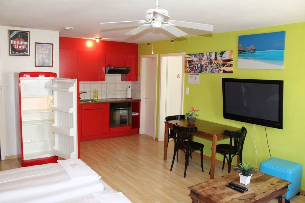 Hotel & Backpackers Zak ชาฟเฮาเซน ภายนอก รูปภาพ