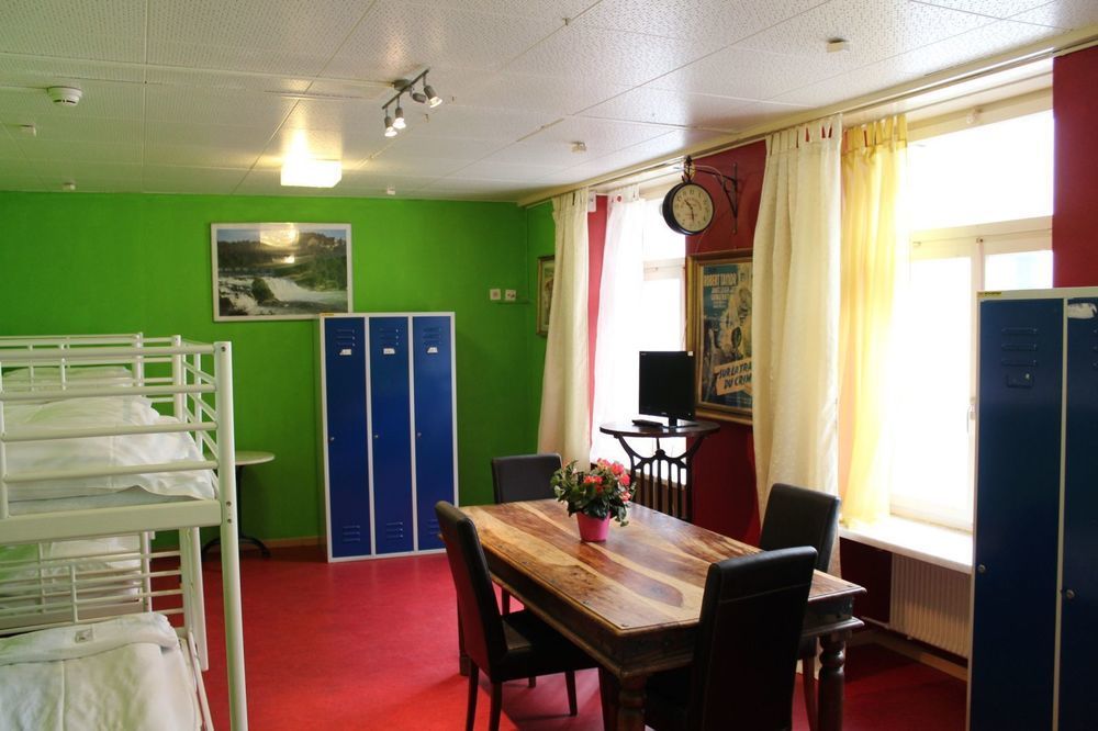 Hotel & Backpackers Zak ชาฟเฮาเซน ภายนอก รูปภาพ